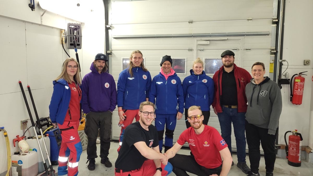 Unglingadeildin Strákar - Unglingadeildin Trölli