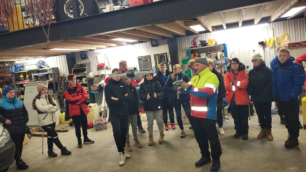 Drónakvöld hjá unglingadeildinni