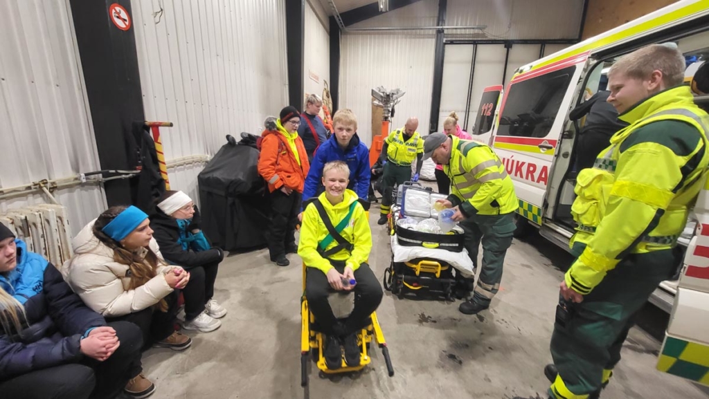 Skemmtileg og fræðandi heimsókn - Unglingadeildin Smástrákar