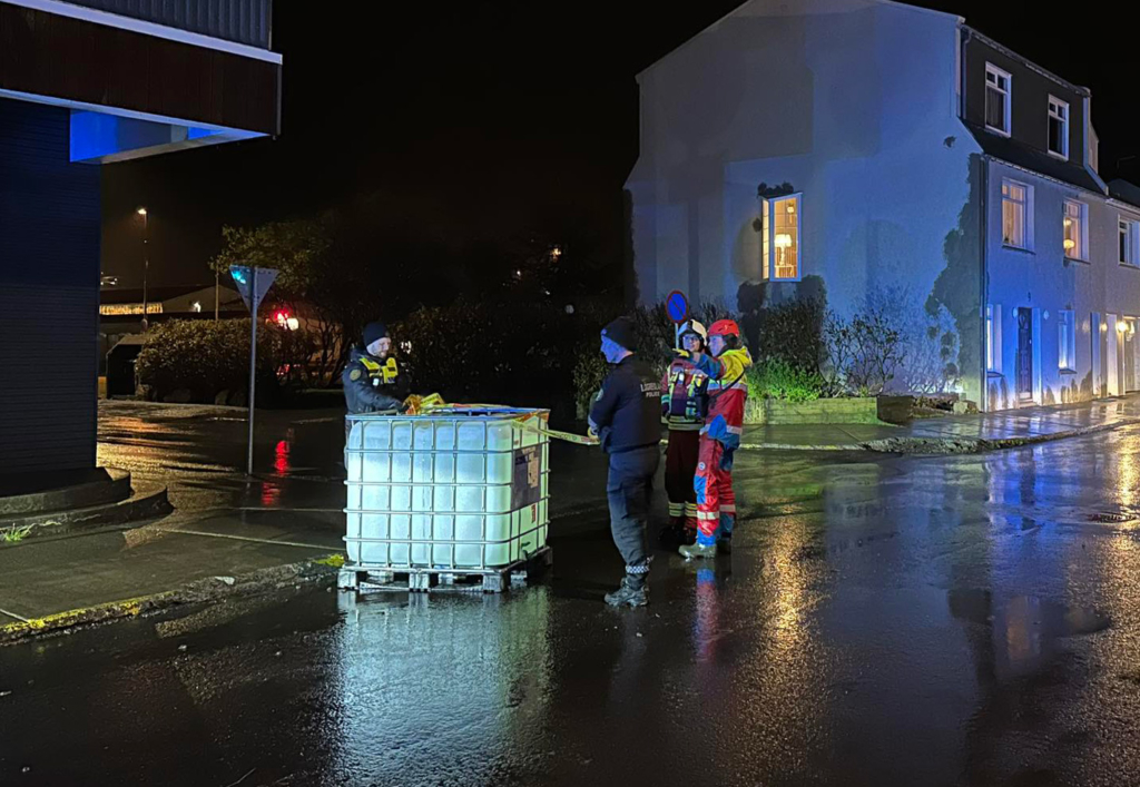 Fyrsta haustlægðin - September 2023 - Myndir og vídeó